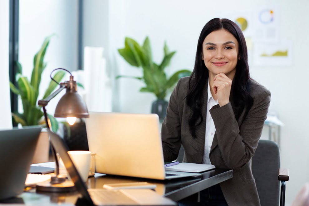 smiley-woman-work-medium-shot
